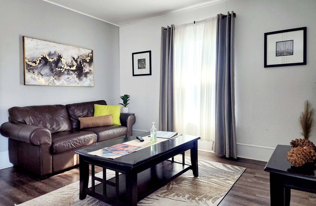 Portland Close to Downtown & Airport!