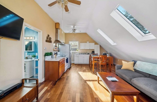 Portland Urban Lodge | Quiet | Walkable | Near
