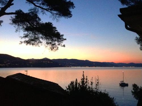 Portofino Seaview Apartment, 50 meters from the beach, free parking, air conditioning