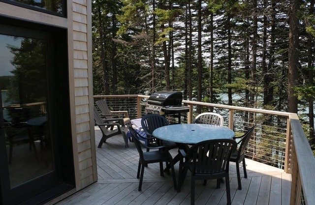 Poseidon Cottage - A Modern Chalet