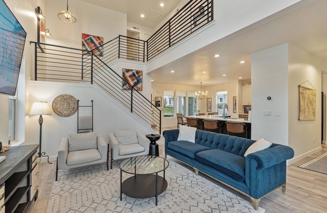 Posh and Spacious 3 bed, 2.5 bath House with Surreal Views of Salt Lake County
