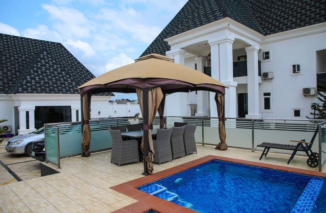 PoshLux Executive Hotel