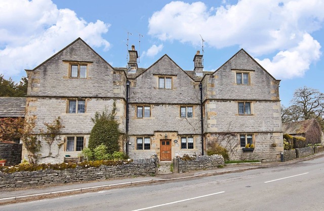 Postman's Knock - a magnificent family friendly Grade II listed cottage in the heart of a quiet vill