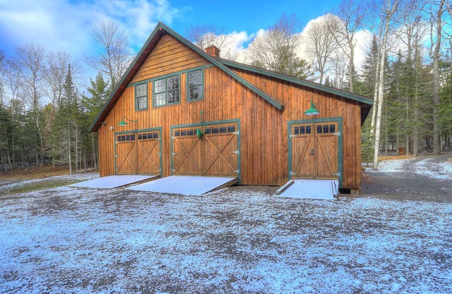 Potters Place Bunkhouse - Luxurious bunkhouse includes handicap accessible main floor living area