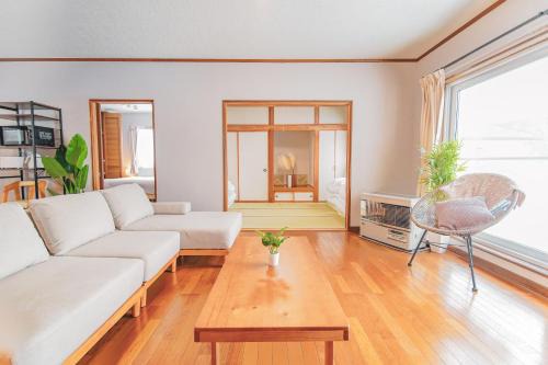 Powder Darl 1 -4mins drive to ski field-