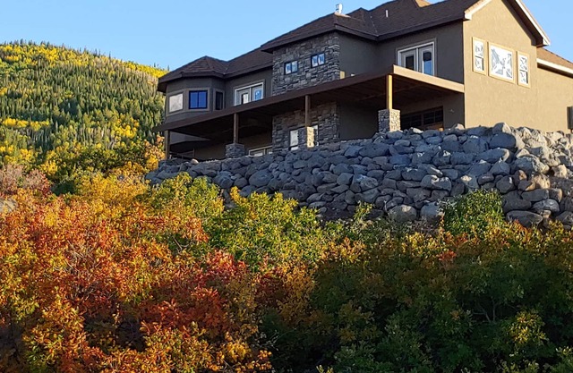 Powderhorn ski resort Executive home with spectacular views of valley & slopes.