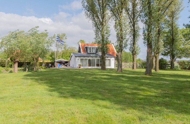 ‘Prachtig gelegen vrijstaand landhuis met grote zonnige tuin’