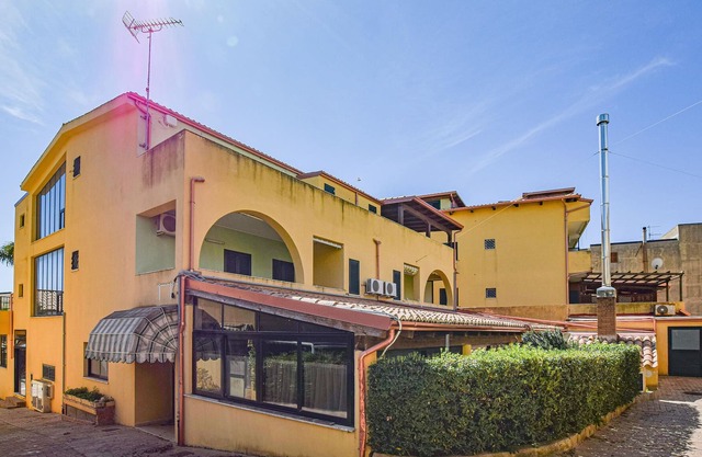 Practical vacation apartment just a few steps from the beach, in the heart of Le Castella.
