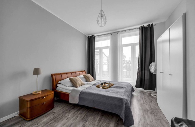 Praga Apt - 45m2, French Balcony - by Rentujemy