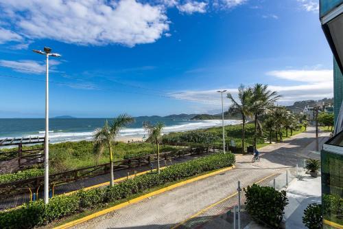 Praia de Fora 101 – Lindo Apartamento com Vista Panorâmica para o Mar na Praia de Quatro Ilhas.