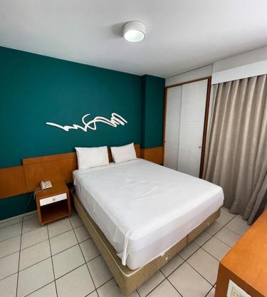Praia do Canto Apart Hotel - Apto 405 - Varanda Lateral com Vista Mar