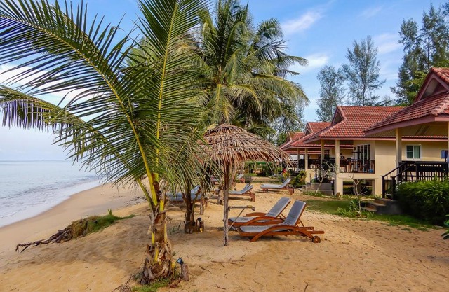 Pranee Beach Bungalows