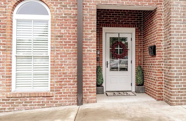 Pregame on Plum Charming 2-bedroom condo in wonderful Elizabethtown