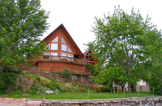 Premier Chalet Home on Beautiful Williams Lake - Consistently #1 in Region.