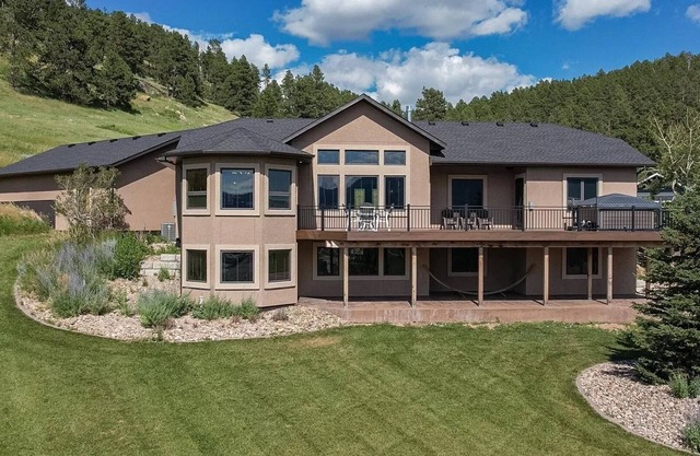 PREMIER HOME IN STURGIS WITH HOT TUB AND A VIEW
