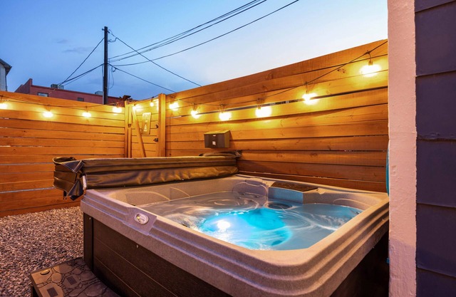Premier, Hot Tub, Grill, Putting Green,Grill