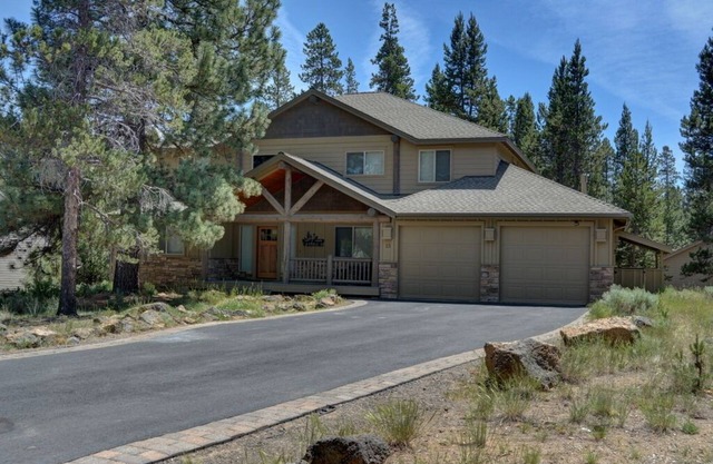 Premier Luxury Home: 7 BR/8 BA/Hot Tub/Game Room/Free Nights/Level 2 EV Charging