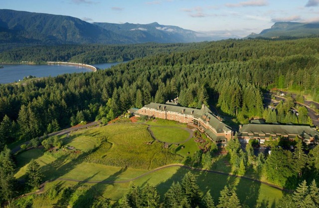 Premier Room w/views of the Columbia River Gorge