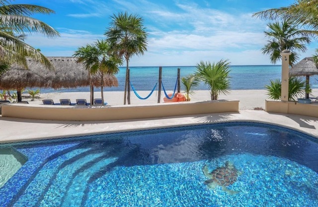 Premier snorkeling from this beautiful beachfront villa, pool, AC and WiFi!