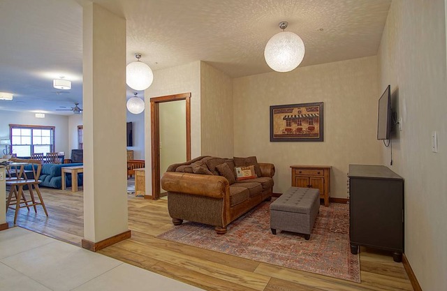 Premier Soaring Eagle 204: 6 Bedrooms, 4.5 Baths: Ski In / Ski Out