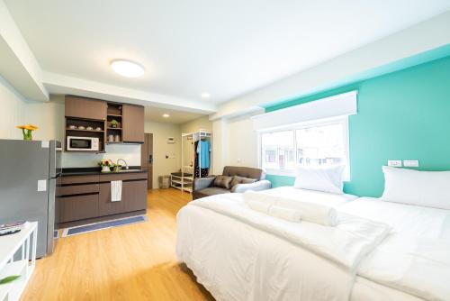 Premier Studio Room with Two Semi-Double Beds