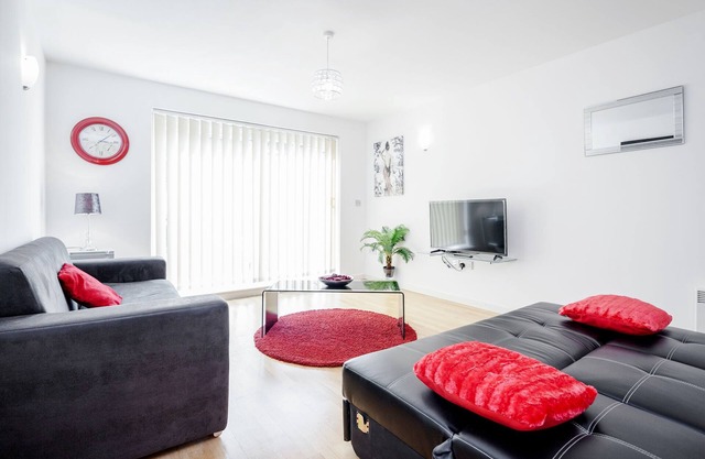 PREMIUM APARTMENT BY EXCEL/O2 ARENA