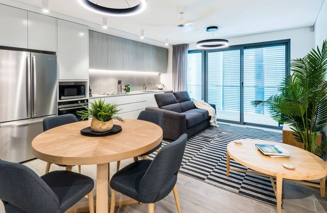 Premium Beachside apartment living in Coogee- E5