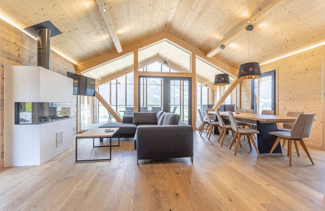 Premium Chalet with 4 bedrooms and sauna & pool