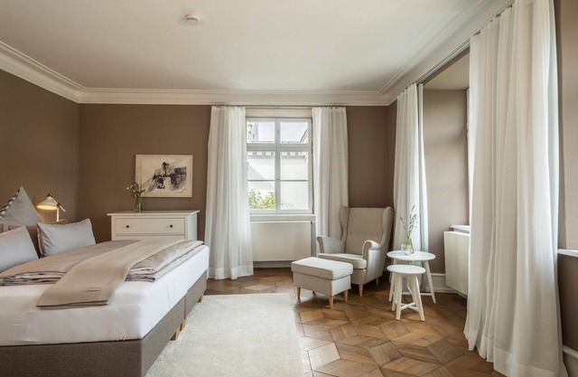 Premium Designer Apartment in 'Kirchberg Castle' with Garden