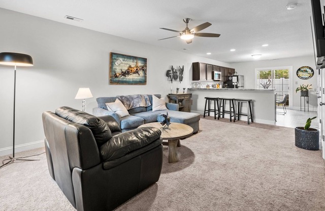 Premium End Unit Condo Close To Military Bases, Medical Facilities, & Shopping