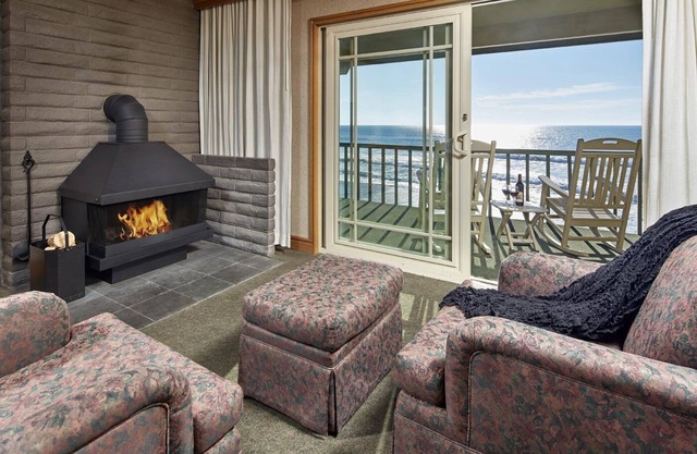 Premium King Coastal View Room w/Fireplace | Short Drive from Hearst Castle
