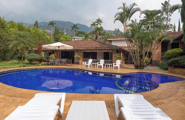 Premium Mansion in El Poblado w/Nightclub & Maid/Cook, Pool, Sauna, 7 Bedrooms