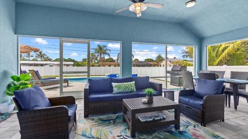 Premium Modern Pool Home- 1 Mile to Downtown & 3 Miles to Beaches