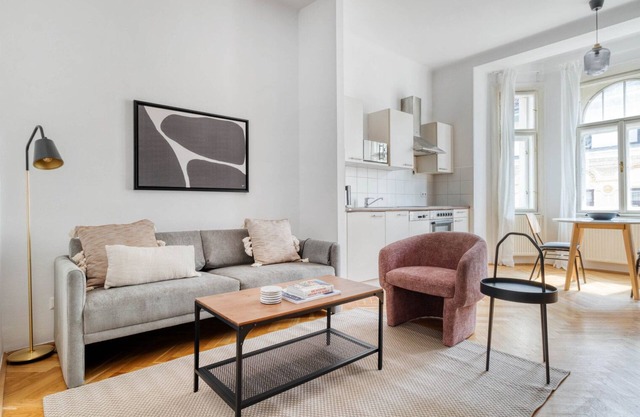 Premium Penzing 1BR w/Elevator at U3 Hütteldorfer, by Blueground