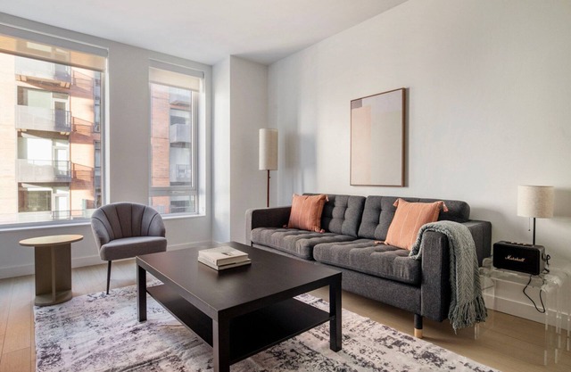 Premium South End 1BR w/Gym, nr Groceries & Shops, by Blueground