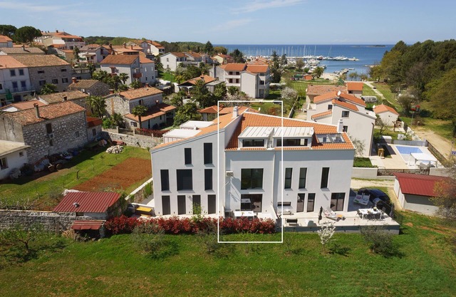 PREMIUM VACATION HOME WITH SEAVIEW