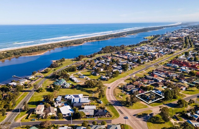 Prepare to immerse yourself in Lakes Entrance and create cherished memories