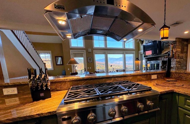 Presidential View Ski-in Ski-out Townhome with Amazing Views