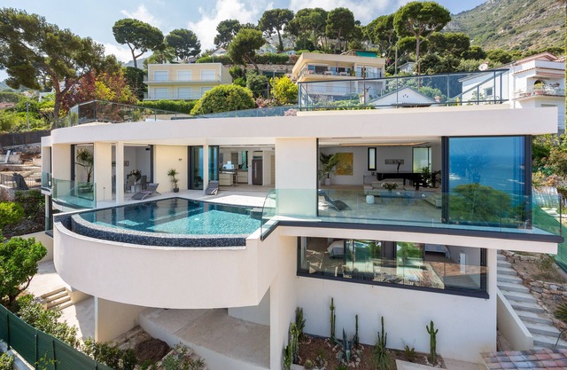 Prestige Luxury Villa, Walk To The Beach
