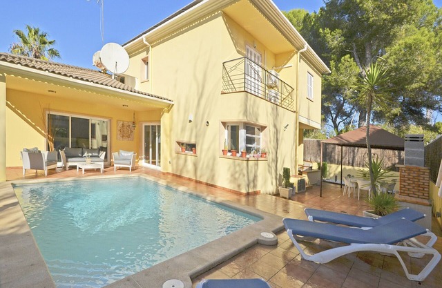 Prestige - private pool and A/A near the sea