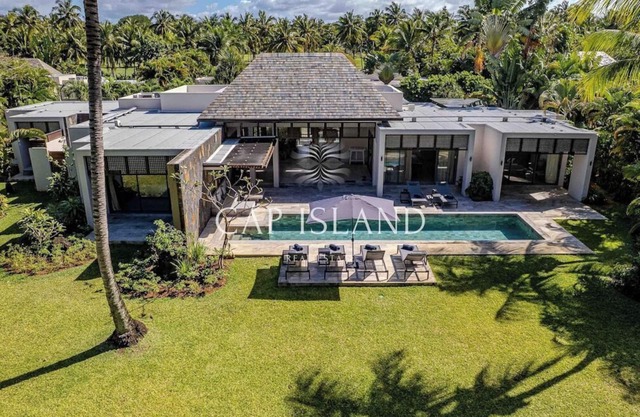 Prestigious 4-bedroom en-suite villa on the Golf d'Anahita