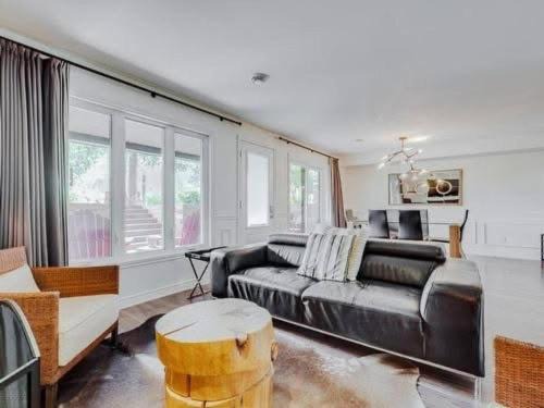Prestigious condo at the foot of the St-Sauveur slopes