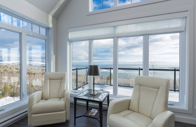 Prestigious 5 Bedroom Vacation Home Offering Stunning Views Of St-Lawrence River