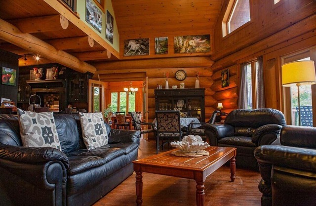 Prestigious chalet built exclusively using the Scandinavian log method.