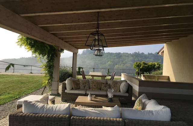 Prestigious farmhouse nestled among the vineyards