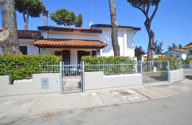 Prestigious villa of new construction with two bathrooms and garden