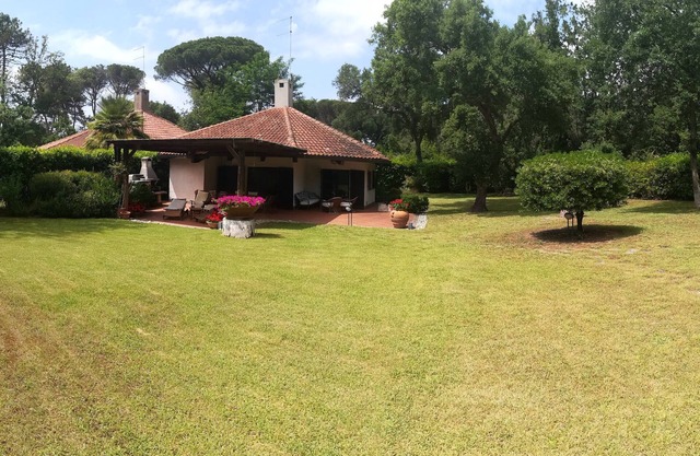 Prestigious Villa in the heart of the pine forest