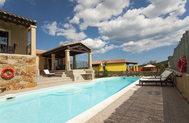 Prestigious Villa Santa Pazienza with pool