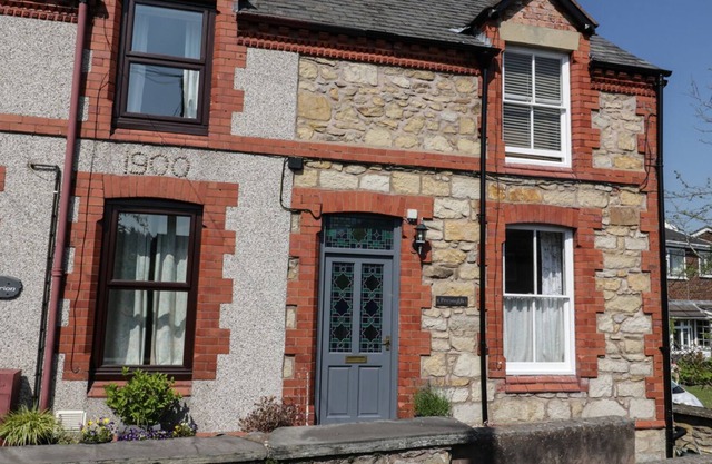 PRESWYLFA, romantic, character holiday cottage in Llangollen