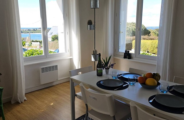 Pretty Breton house with sea view near the beaches and port of Aber Wrach